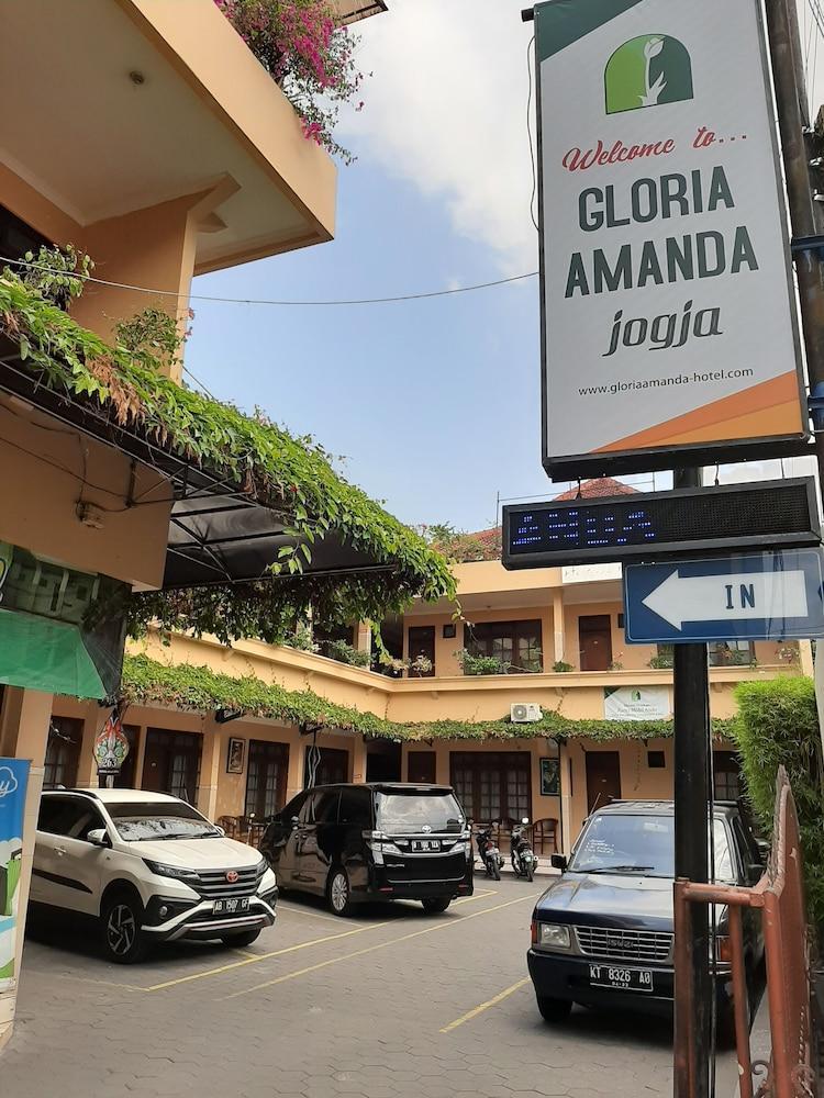 Gloria Amanda Hotel Yogyakarta Exterior photo