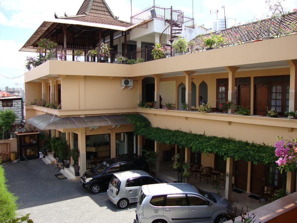 Gloria Amanda Hotel Yogyakarta Exterior photo